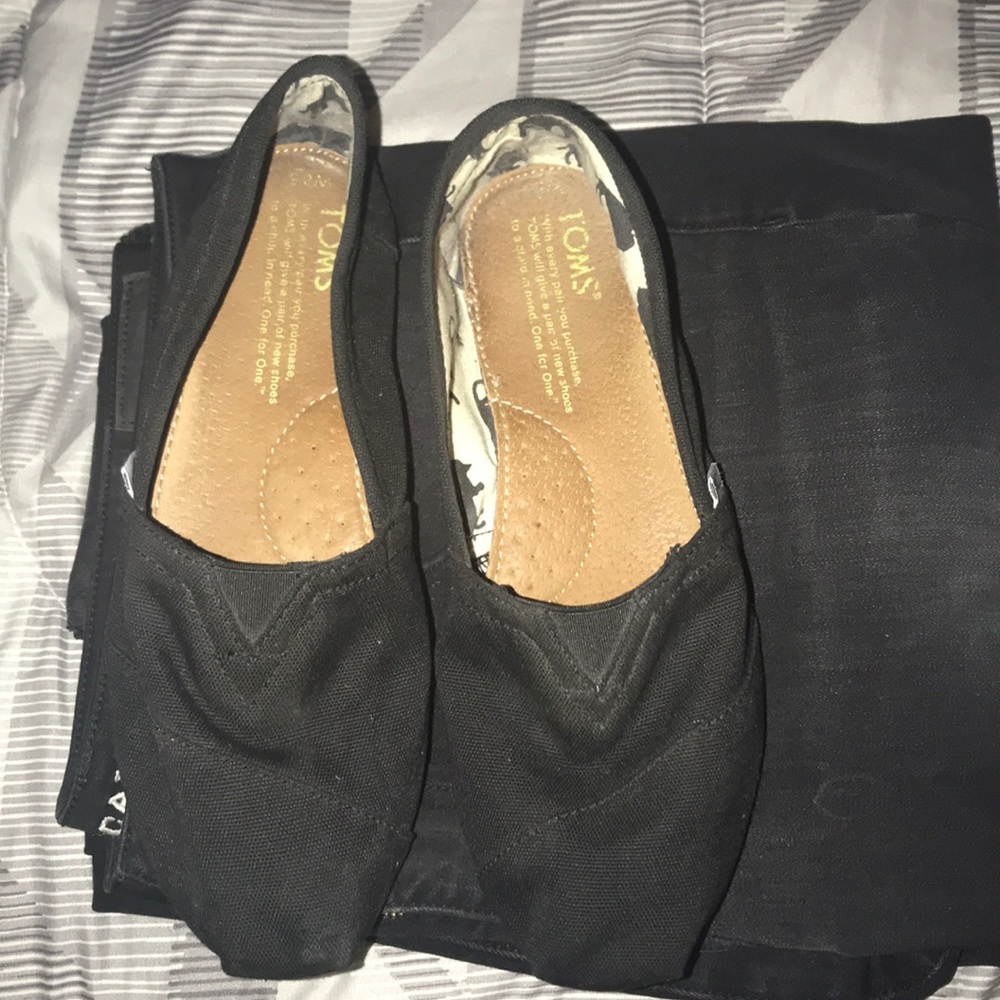 Black TOMs size 8.5!
